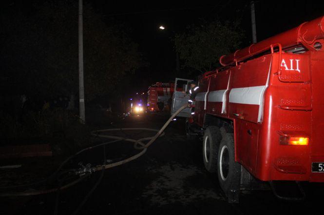 12 рятувальників гасили пожежу в будинку на Київській, фото №1 на сайті vsim.ua