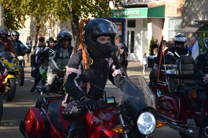 Новини Хмельницького - фото з Під рев моторів байкери закрили мотосезон у Хмельницькому (ФОТО) Під рев моторів байкери закрили мотосезон у Хмельницькому (ФОТО), фото №25 на сайті vsim.ua
