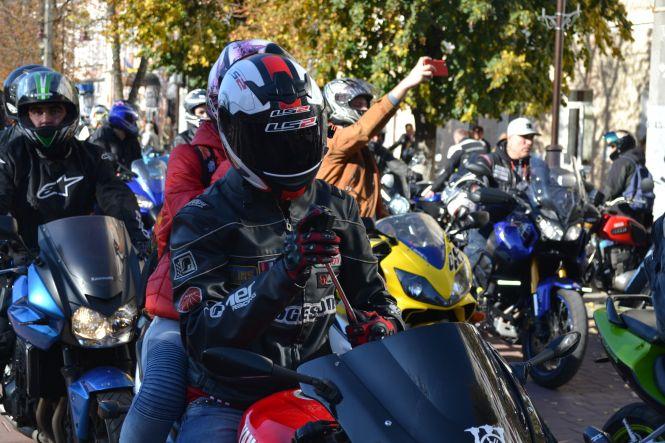 Новини Хмельницького - фото з Під рев моторів байкери закрили мотосезон у Хмельницькому (ФОТО) Під рев моторів байкери закрили мотосезон у Хмельницькому (ФОТО), фото №20 на сайті vsim.ua