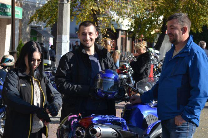 Новини Хмельницького - фото з Під рев моторів байкери закрили мотосезон у Хмельницькому (ФОТО) Під рев моторів байкери закрили мотосезон у Хмельницькому (ФОТО), фото №17 на сайті vsim.ua