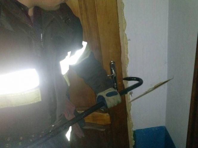 Новини Кам'янця-Подільського - фото з Кам'янецькі рятувальники витягли пенсіонерку із зачиненої квартири Кам'янецькі рятувальники витягли пенсіонерку із зачиненої квартири, фото №2 на сайті 20minut.ua