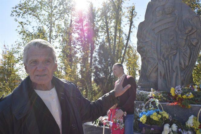 «Над воїном схилилась Богоматір» - У Жмеринці відкрили два пам’ятники Захисникам України, фото №1 на сайті 20minut.ua