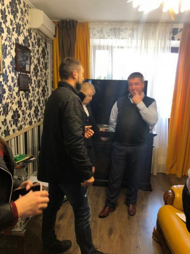 100 доларів за вагон. На Вінниччині посадовці залізниці попались на хабарі, фото №2 на сайті 20minut.ua