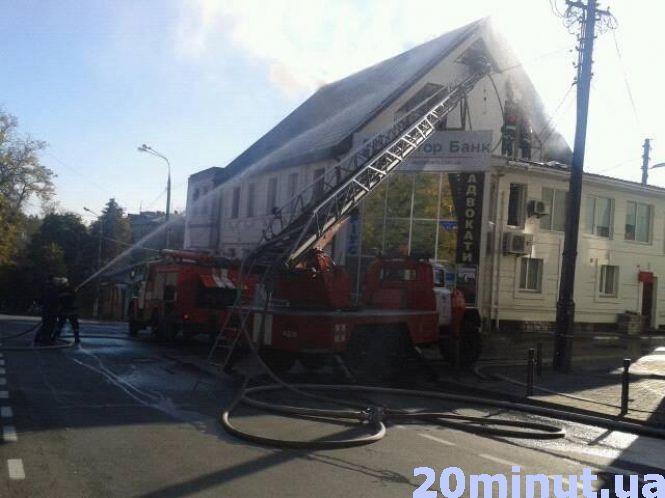 Новини Вінниці - фото з Пожежа біля мерії. Перекрили рух по вулиці Оводова (ФОТО та ВІДЕО з місця) Пожежа біля мерії. Перекрили рух по вулиці Оводова (ФОТО та ВІДЕО з місця), фото №3 на сайті 20minut.ua