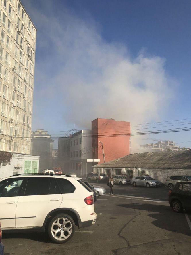 Новини Вінниці - фото з Пожежа біля мерії. Перекрили рух по вулиці Оводова (ФОТО та ВІДЕО з місця) Пожежа біля мерії. Перекрили рух по вулиці Оводова (ФОТО та ВІДЕО з місця), фото №2 на сайті 20minut.ua