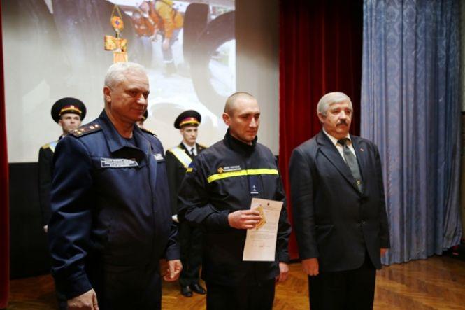 Троє житомирських рятувальників  нагороджені медаллю «За доблесть і звитягу» в рамках всеукраїнської акції «Естафета поколінь», фото №1 на сайті 20minut.ua