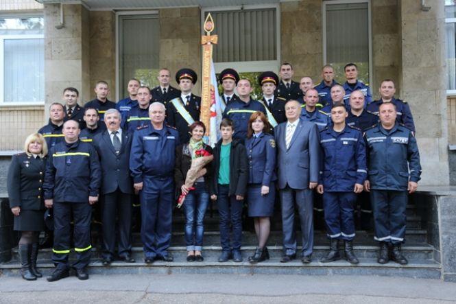 Троє житомирських рятувальників  нагороджені медаллю «За доблесть і звитягу» в рамках всеукраїнської акції «Естафета поколінь», фото №2 на сайті 20minut.ua