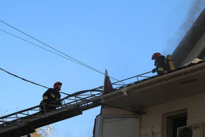 Новини Вінниці - фото з Пожежа біля мерії. Перекрили рух по вулиці Оводова (ФОТО та ВІДЕО з місця) Пожежа біля мерії. Перекрили рух по вулиці Оводова (ФОТО та ВІДЕО з місця), фото №12 на сайті 20minut.ua