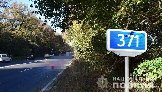 Новини Вінниці - фото з Біля Ксаверівки насмерть збили жінку. Поліція шукає водія, авто та свідків Біля Ксаверівки насмерть збили жінку. Поліція шукає водія, авто та свідків, фото №2 на сайті 20minut.ua