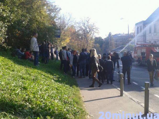 Новини Вінниці - фото з Пожежа біля мерії. Перекрили рух по вулиці Оводова (ФОТО та ВІДЕО з місця) Пожежа біля мерії. Перекрили рух по вулиці Оводова (ФОТО та ВІДЕО з місця), фото №5 на сайті 20minut.ua