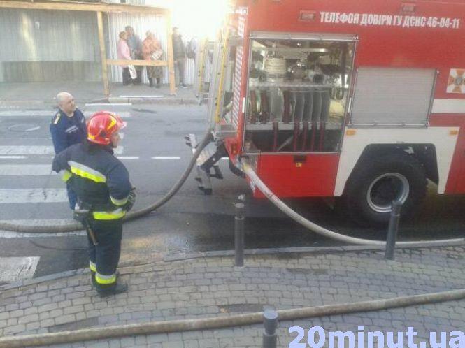 Новини Вінниці - фото з Пожежа біля мерії. Перекрили рух по вулиці Оводова (ФОТО та ВІДЕО з місця) Пожежа біля мерії. Перекрили рух по вулиці Оводова (ФОТО та ВІДЕО з місця), фото №6 на сайті 20minut.ua