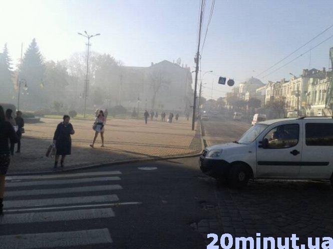 Новини Вінниці - фото з Пожежа біля мерії. Перекрили рух по вулиці Оводова (ФОТО та ВІДЕО з місця) Пожежа біля мерії. Перекрили рух по вулиці Оводова (ФОТО та ВІДЕО з місця), фото №4 на сайті 20minut.ua