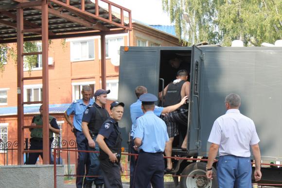З'явились фото хлопця, якого звинувачують у подвійному вбивстві на Барському шосе, фото №2 на сайті 20minut.ua
