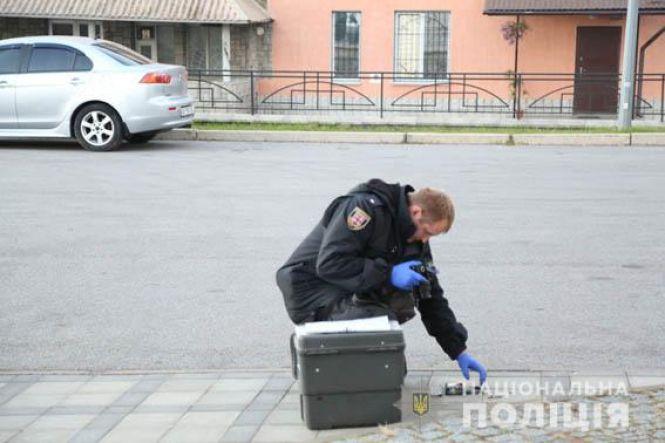 Чорна коробка під «Mitsubishi»: у Вінниці евакуювали 150 людей та оточили територію, фото №4 на сайті 20minut.ua