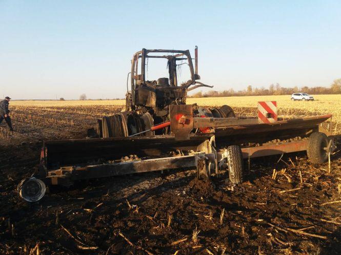 Пожежники із Кам’янця гасили трактор, фото №2 на сайті 20minut.ua