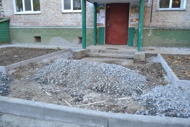 Новини Хмельницького - фото з На проспекті Миру за 1,3 мільйона гривень ремонтують двір На проспекті Миру за 1,3 мільйона гривень ремонтують двір, фото №3 на сайті vsim.ua