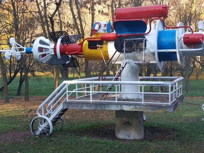 Новини Хмельницького - фото з Ремонт «Космосу» у парку Чекмана: як виглядає оновлена скульптура Ремонт «Космосу» у парку Чекмана: як виглядає оновлена скульптура, фото №1 на сайті vsim.ua