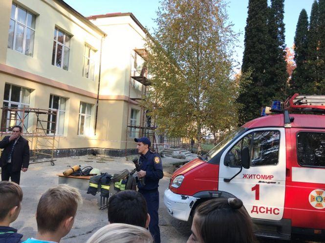 Житомирські школярі опановували рятувальну справу, фото №1 на сайті 20minut.ua