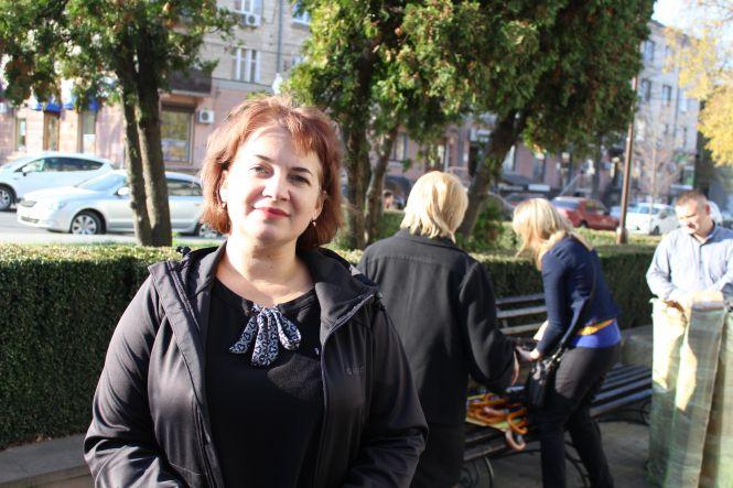 Новини Тернополя - фото з Центром Тернополя пройшли люди під чорними парасольками (відео) Центром Тернополя пройшли люди під чорними парасольками (відео), фото №1 на сайті 20minut.ua