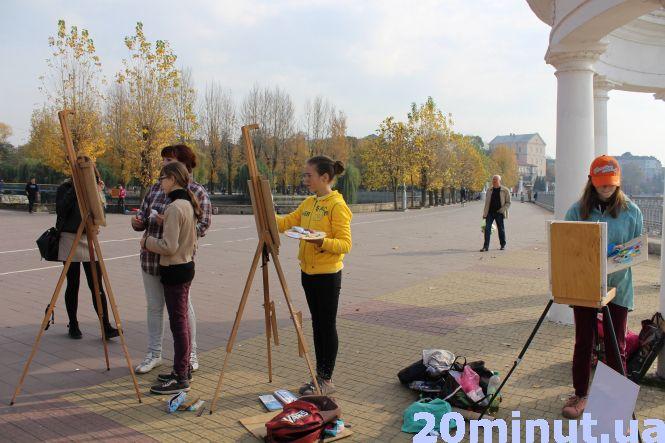 Новини Тернополя - фото з Фото дня: Тернопіль осінній малює понад 80 художників Фото дня: Тернопіль осінній малює понад 80 художників, фото №1 на сайті 20minut.ua