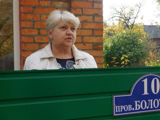 На провулку Болотному кладуть новий асфальт. Мешканці вимагають зробити тротуар, фото №2 на сайті vsim.ua