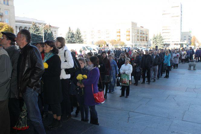 Житомир в скорботі: прощання з Мариною Поплавською. ФОТО, фото №6 на сайті 20minut.ua