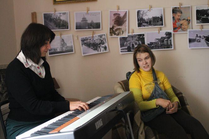 Кам'янецька поетеса провела благодійний вечір для підтримки у лікуванні військовослужбовця, фото №7 на сайті 20minut.ua