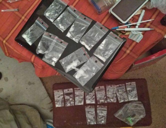 У Житомирі поліція затримала підозрюваного у постачанні наркотиків у місця позбавлення волі, фото №1 на сайті 20minut.ua