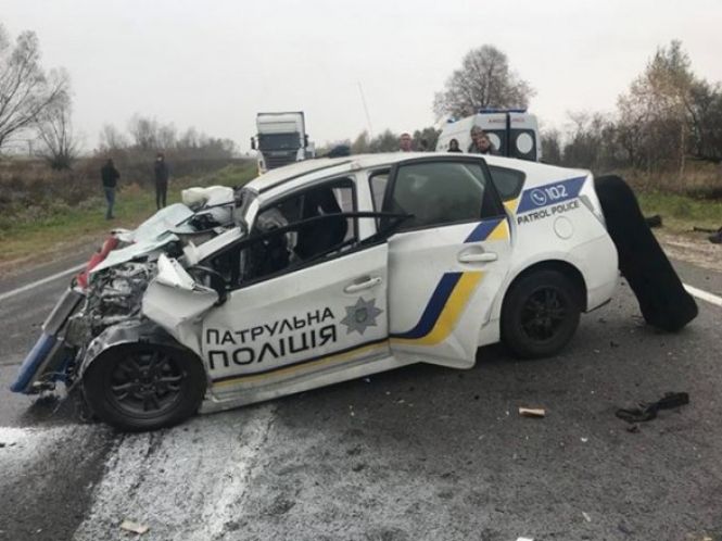 Новини Тернополя - фото з На дорозі Тернопіль-Львів-Рава-Руська у страшній ДТП загинув 22-річний патрульний На дорозі Тернопіль-Львів-Рава-Руська у страшній ДТП загинув 22-річний патрульний, фото №1 на сайті 20minut.ua