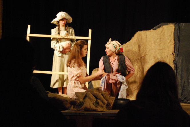 Новини Кам'янця-Подільського - фото з У Кам’янці завершився четвертий фестиваль театрального мистецтва У Кам’янці завершився четвертий фестиваль театрального мистецтва "Комора", фото №1 на сайті 20minut.ua