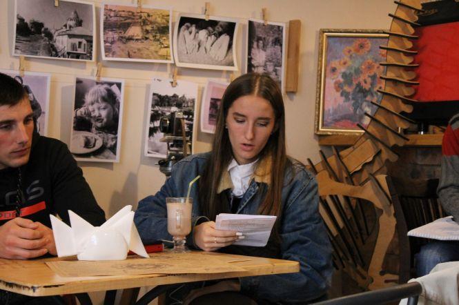 Кам'янецька поетеса провела благодійний вечір для підтримки у лікуванні військовослужбовця, фото №1 на сайті 20minut.ua