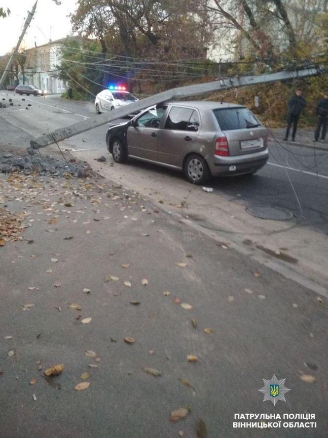 ДТП на Магістратській: водій, що зніс дві електроопори, був п'яний, фото №1 на сайті 20minut.ua