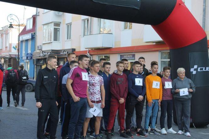 Новини Кам'янця-Подільського - фото з У Кам'янці відбувся спортивний забіг з нагоди ювілею Кам'янецького університету У Кам'янці відбувся спортивний забіг з нагоди ювілею Кам'янецького університету, фото №1 на сайті 20minut.ua