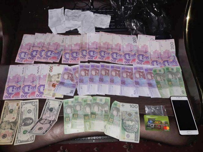 У Житомирі поліція затримала підозрюваного у постачанні наркотиків у місця позбавлення волі, фото №3 на сайті 20minut.ua