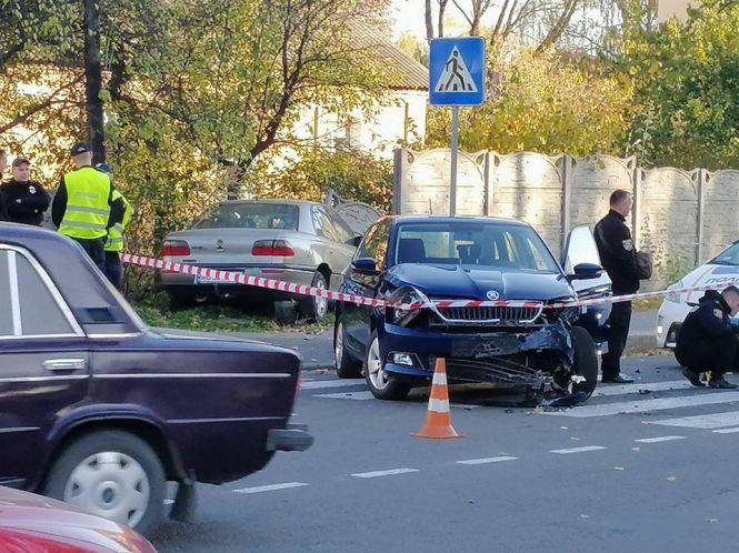 На Блока зіткнулись два автомобілі. Є постраждалий, фото №1 на сайті 20minut.ua