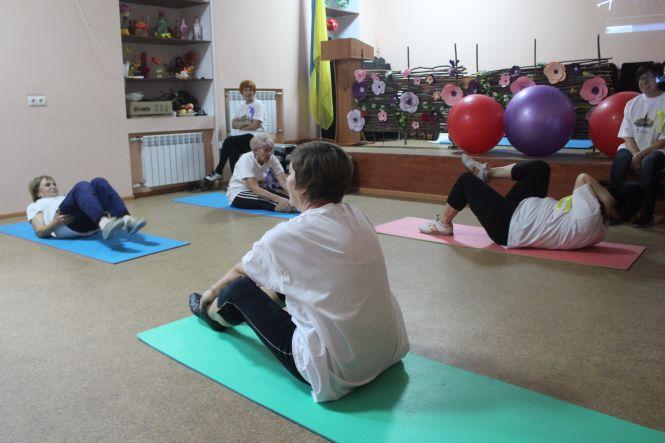 Новини Вінниці - фото з Фітнес-бабусі займаються спортом під Dan Balan та Dzidzio Фітнес-бабусі займаються спортом під Dan Balan та Dzidzio, фото №3 на сайті 20minut.ua