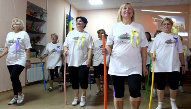 Новини Вінниці - фото з Фітнес-бабусі займаються спортом під Dan Balan та Dzidzio Фітнес-бабусі займаються спортом під Dan Balan та Dzidzio, фото №4 на сайті 20minut.ua