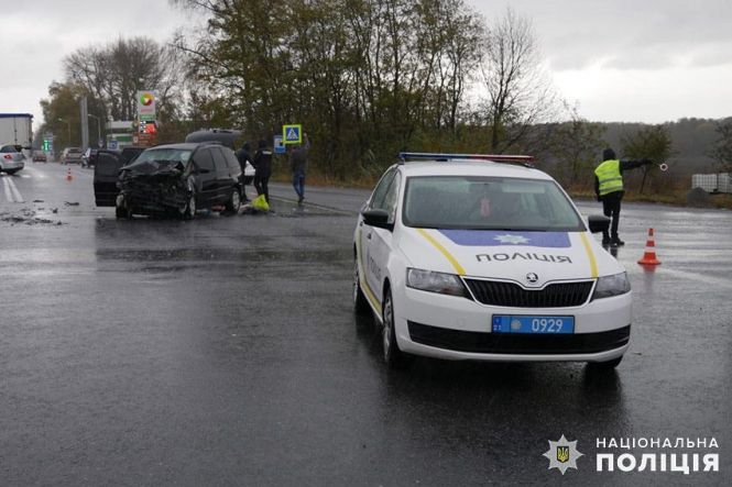 П'ятеро людей забрали до лікарні після ДТП біля Хмельницького, фото №3 на сайті vsim.ua