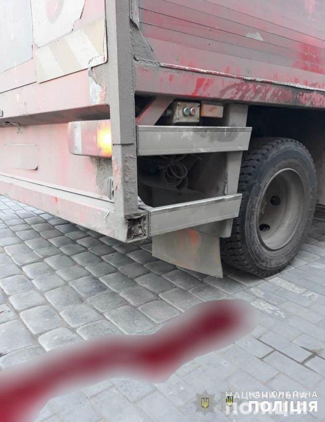Смертельна ДТП у Тульчині: жінку, яка вийшла з магазину, збила вантажівка, фото №1 на сайті 20minut.ua