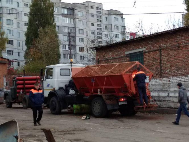 “Бішофіт - то дорога штука”: сніг у Хмельницькому прибиратимуть “по-старому”, фото №4 на сайті vsim.ua