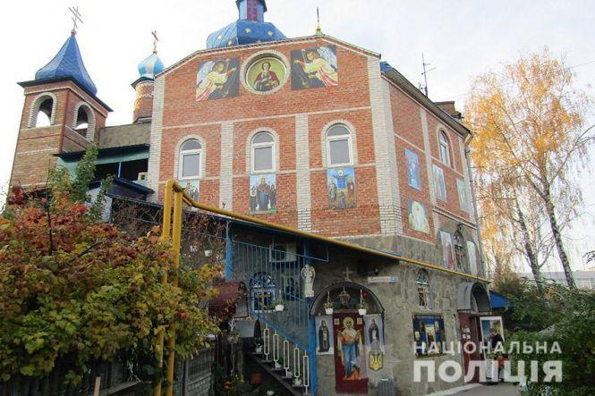 Зняла прикрасу з ікони: у церкві на Проскурівській спіймали крадійку, фото №1 на сайті vsim.ua