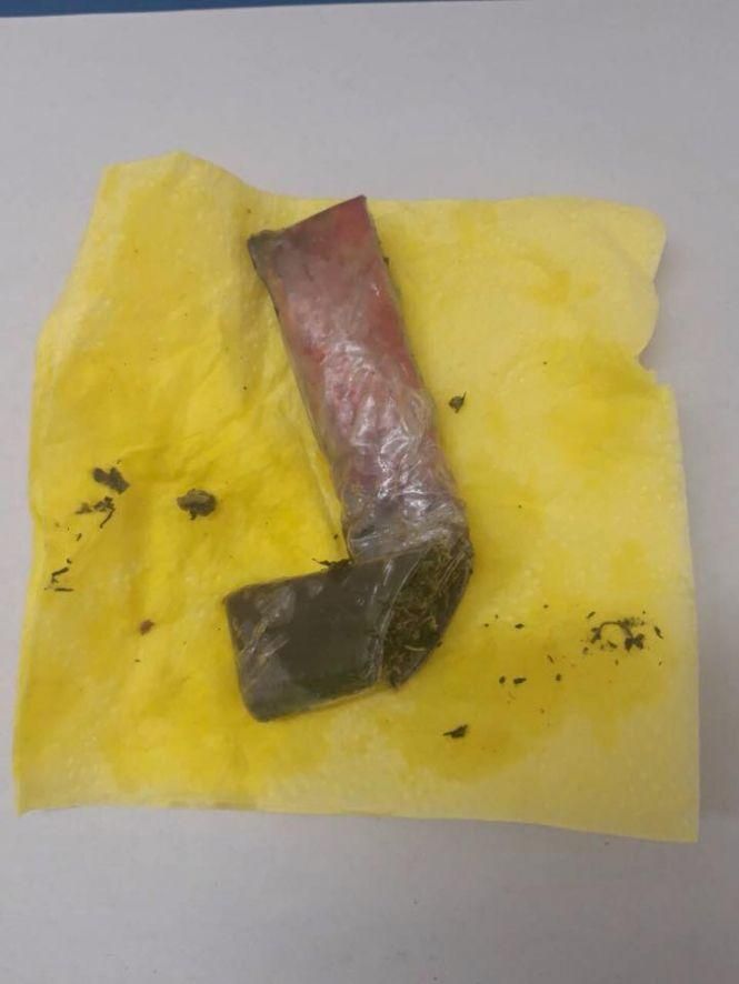 Смалець з наркотиками намагалися передати мешканцю хмельницького СІЗО, фото №1 на сайті vsim.ua