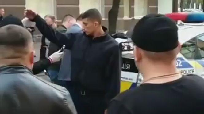 Патрульний Варданян, якого затримували в центрі Вінниці, написав рапорт про звільнення, фото №1 на сайті 20minut.ua