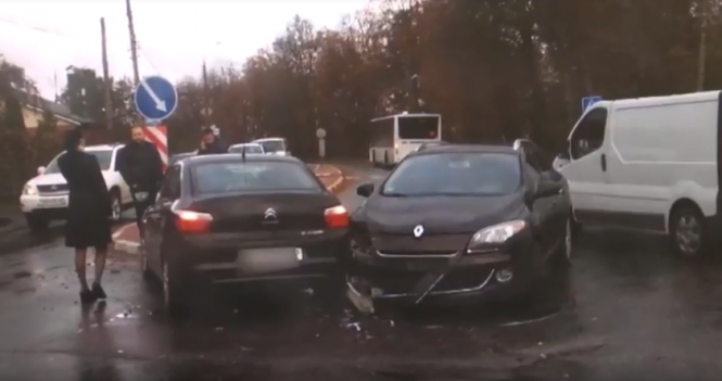 Вінниця 25 жовтня: п'ять побитих автівок та повалена електроопора, фото №2 на сайті 20minut.ua