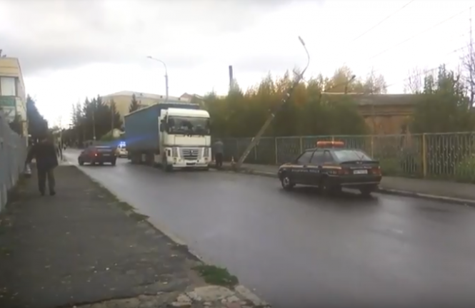 Вінниця 25 жовтня: п'ять побитих автівок та повалена електроопора, фото №4 на сайті 20minut.ua