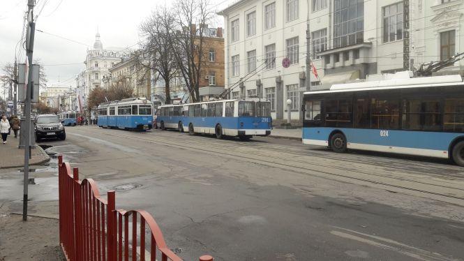 Мітинг у центрі міста: активісти перекрили Соборну (ОНЛАЙН), фото №11 на сайті 20minut.ua