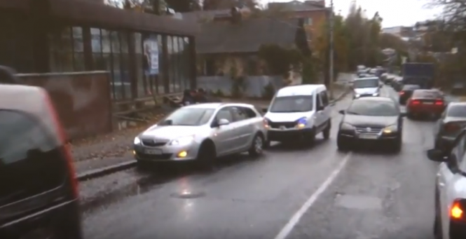 Вінниця 25 жовтня: п'ять побитих автівок та повалена електроопора, фото №3 на сайті 20minut.ua