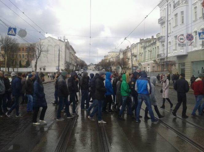 Мітинг у центрі міста: активісти перекрили Соборну (ОНЛАЙН), фото №4 на сайті 20minut.ua