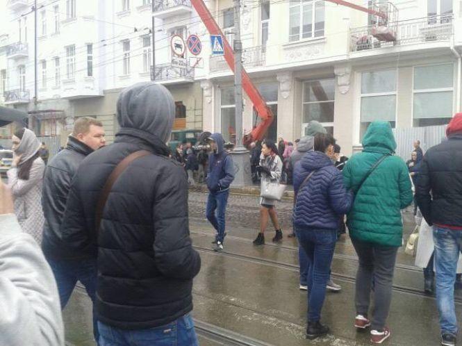Мітинг у центрі міста: активісти перекрили Соборну (ОНЛАЙН), фото №5 на сайті 20minut.ua