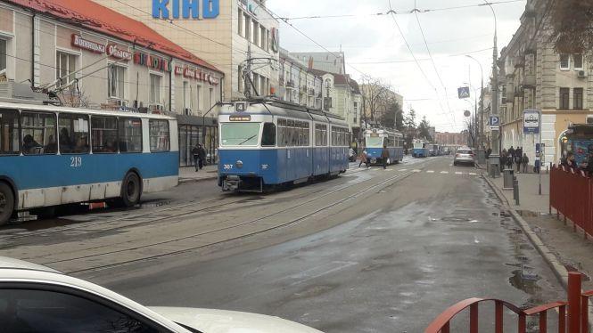 Мітинг у центрі міста: активісти перекрили Соборну (ОНЛАЙН), фото №12 на сайті 20minut.ua